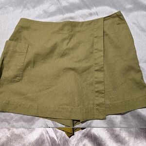 Uniqlo Khaki Green Casual Shorts